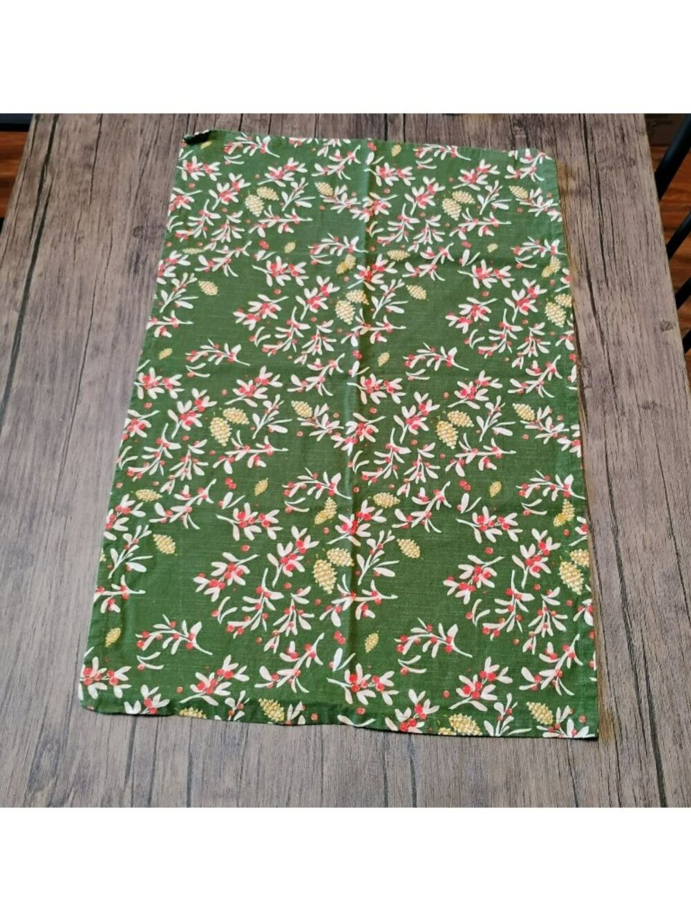 Threshold Holiday Green Cotton Kitchen Tea Towel, Red Berry Pinecone Print 27x18